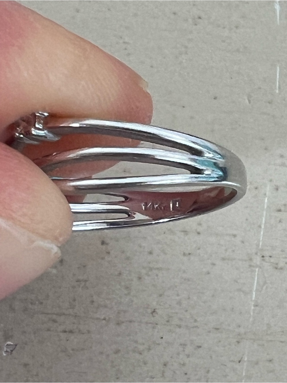 Five genuine diamonds white gold ring - Picture 4 of 7